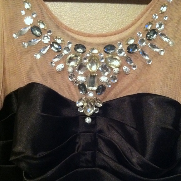 Gorgeous bejeweled dress! - Picture 2 of 4