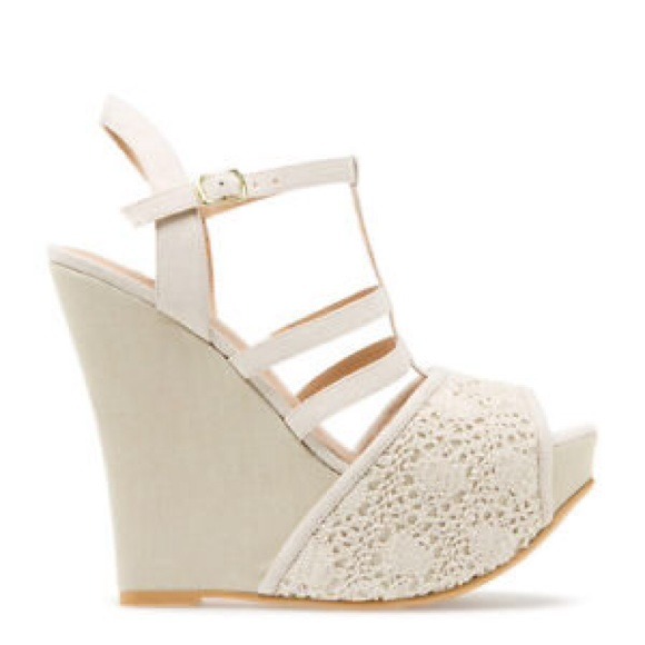 BEAUTIFUL SHOEDAZZLE WEDGES! PERFECT FOR SPRING 💐