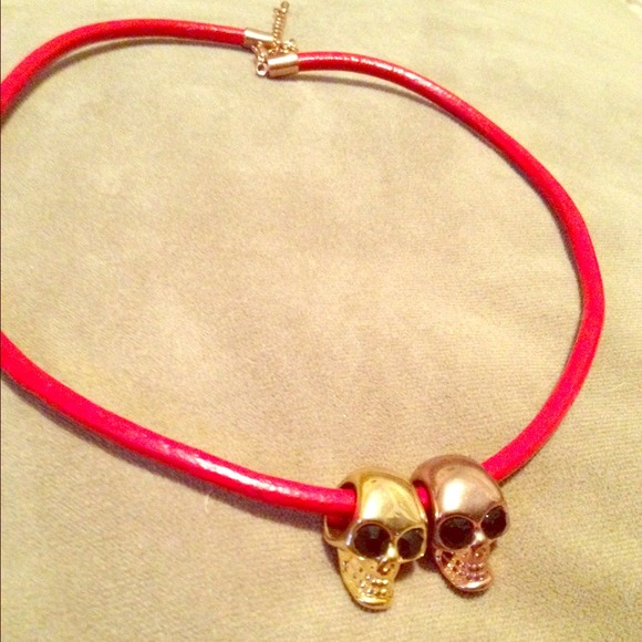 Necklace (available in red and black)
