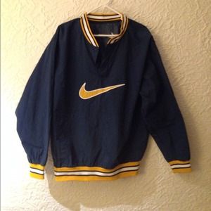 HOLDING Nike windbreaker Size L