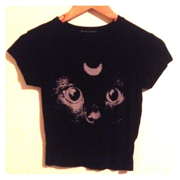 Brandy Melville Crescent Cat Shirt