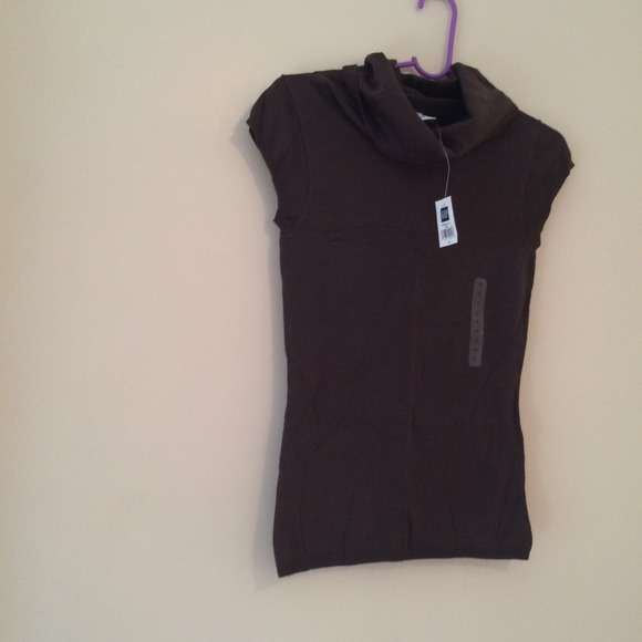 Gap - Picture 2 of 3