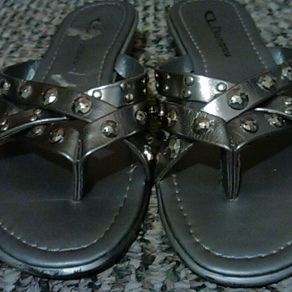 Multiple shoes - Picture 2 of 4