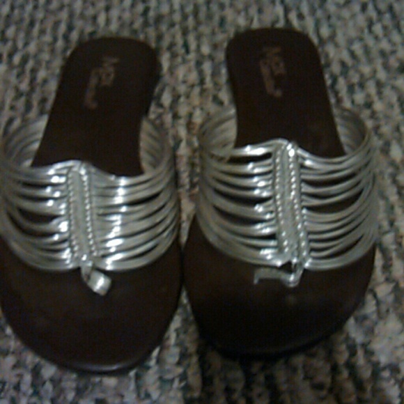 Multiple shoes - Picture 3 of 4