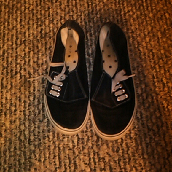 Multiple shoes - Picture 4 of 4