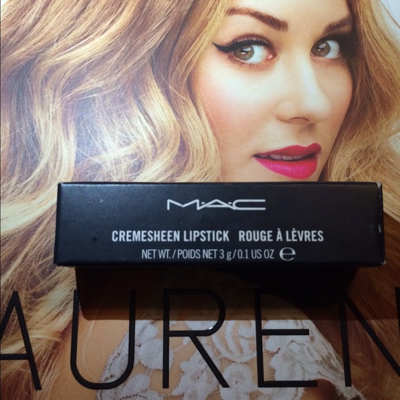 Mac lipstick in speak louder