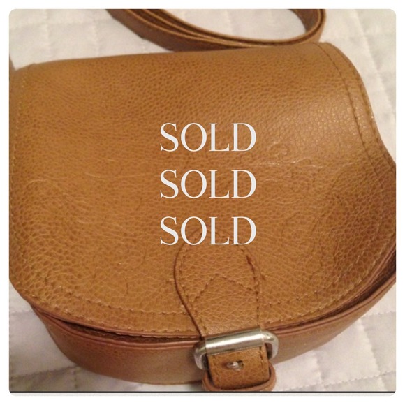 ♦️SOLD♦️Mini Camel Crossbody - Picture 1 of 4