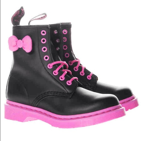 💖SOLD💖Hello Kitty Dr Marten Boots