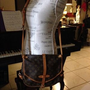 ⭕️SOLD to @vinjenanika⭕️💯%Authentic LV Saumur 30