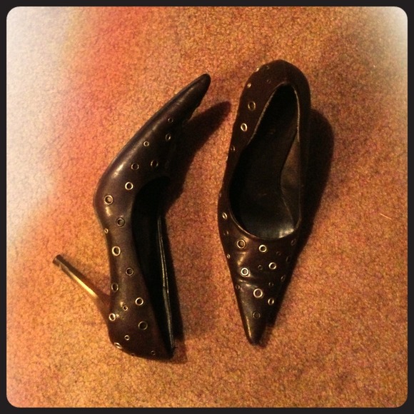 Pointy toe heels