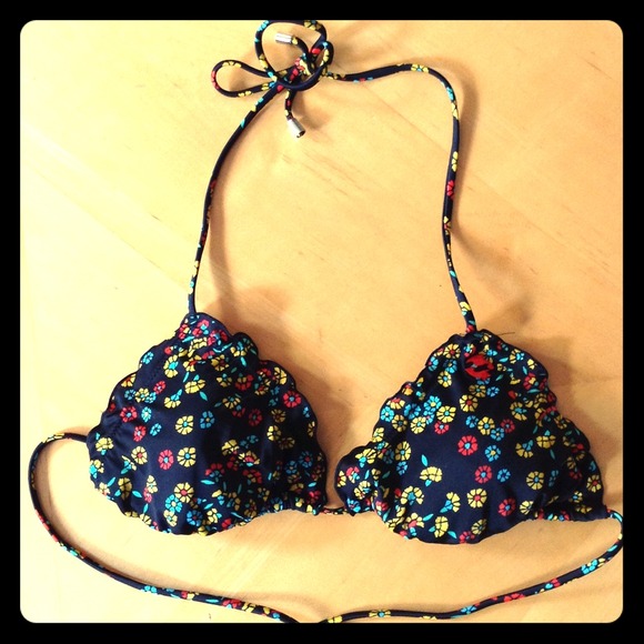 Billabong Tops - NWOT Billabong string bikini top