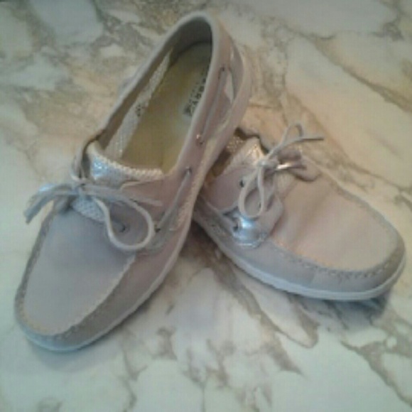 Bluefish light gray nubuck