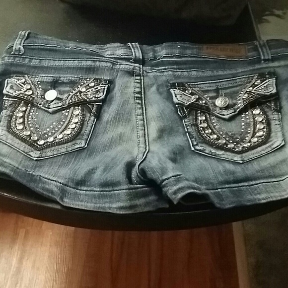 Shorts - Picture 2 of 3