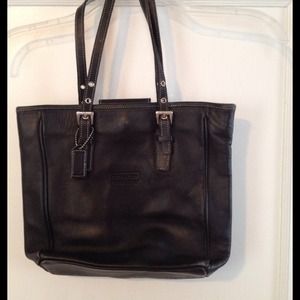 💯% Authentic Black Leather Coach Handbag