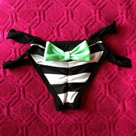 💕💕POSH FIND!!  💕💕 - Picture 2 of 3