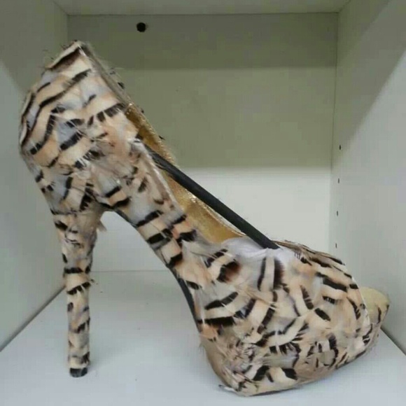 Feather stiletto - Picture 1 of 1