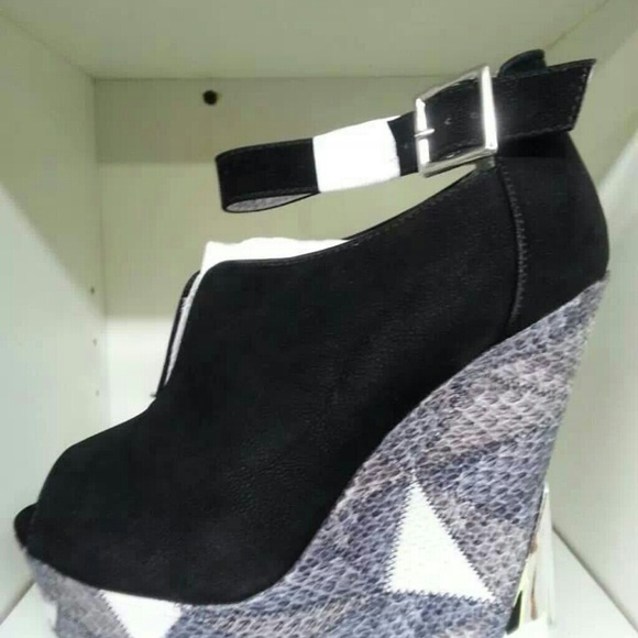 Shoe - Picture 1 of 1