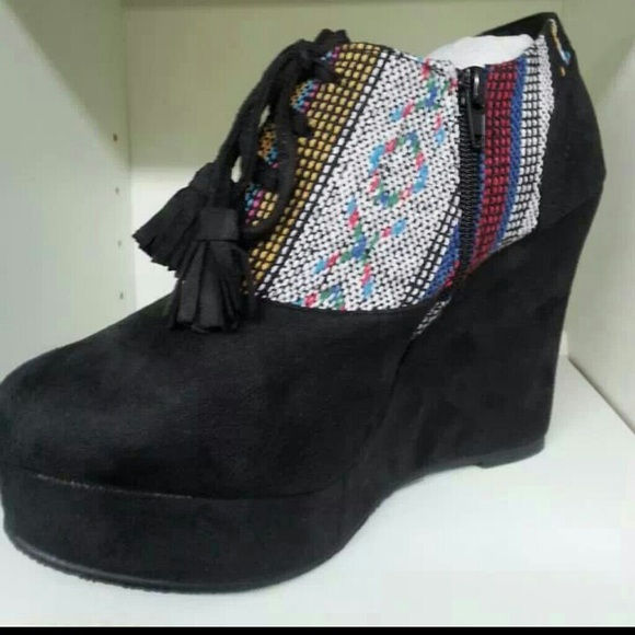 Shoes - Picture 1 of 1