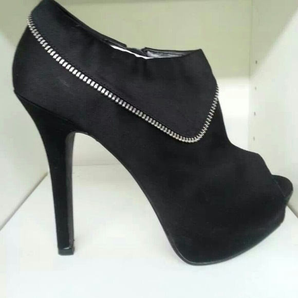 Shoe ankle bootie - Picture 1 of 1