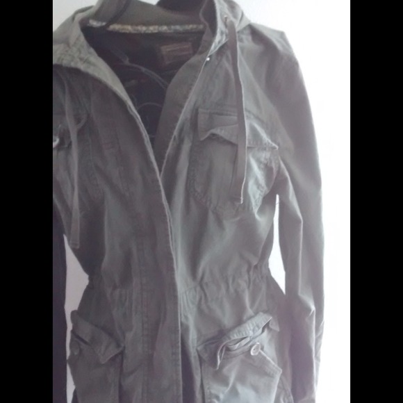 Green trench coat - Picture 3 of 3