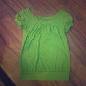 Cute green top!