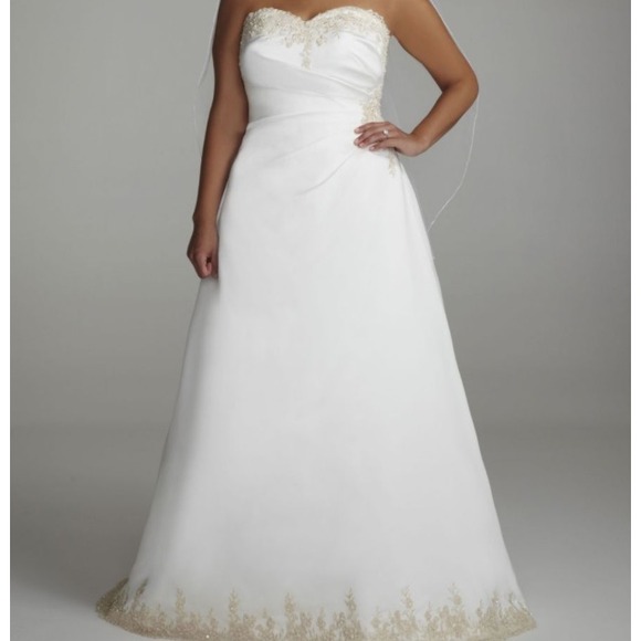 Beautiful Corset backed wedding dress