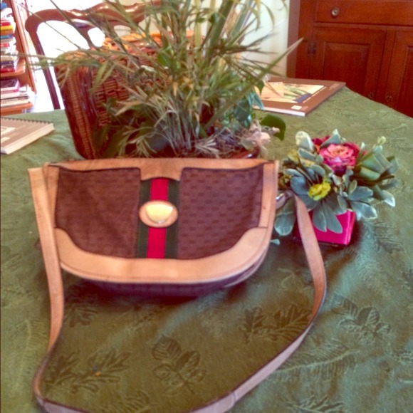 Authentic vintage Gucci shoulder handbag