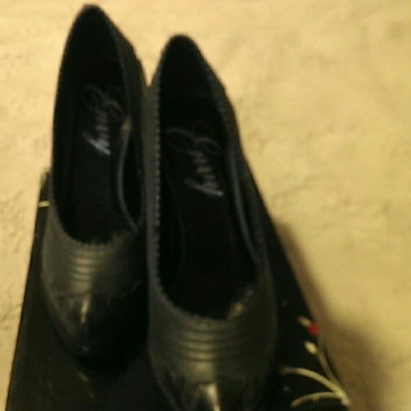 Shoes - Picture 2 of 2
