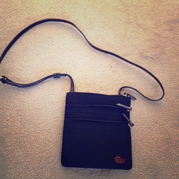 *AUTHENTIC* Dooney & Bourke Crossbody - Picture 1 of 1