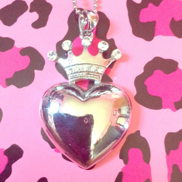 Heart and crown necklace