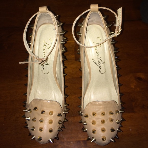 Privileged shoes - Picture 2 of 4