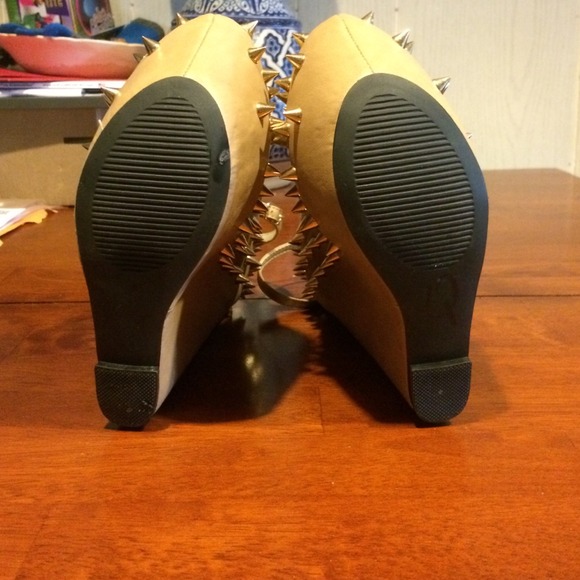 Privileged shoes - Picture 4 of 4