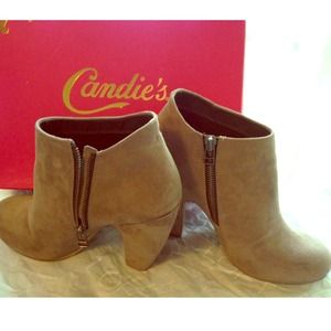 Candie's  Capennelope Taupe Suede Ankle Boots Sz 8