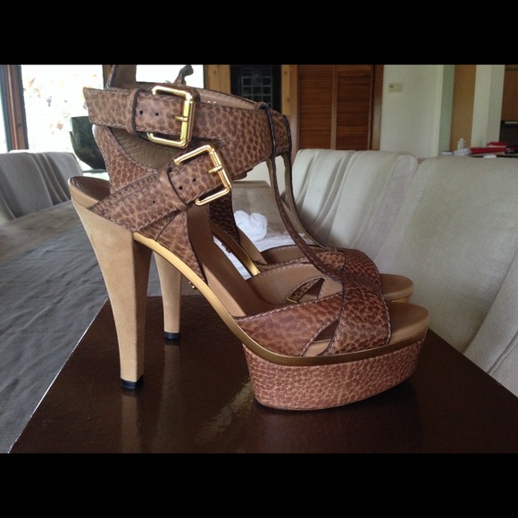 💰💰💰SOLD💰SOLD💰GUCCI IMAN platform sandals 39.