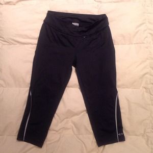 XS work out shorts / Capri