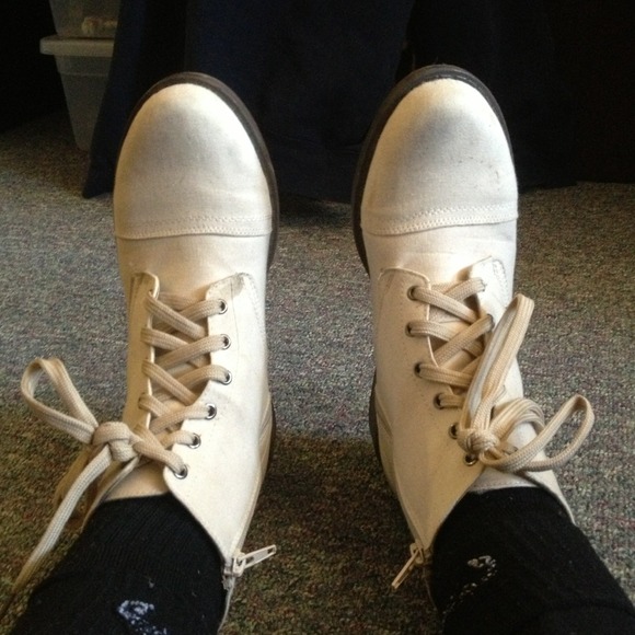 cream boots - Picture 2 of 4