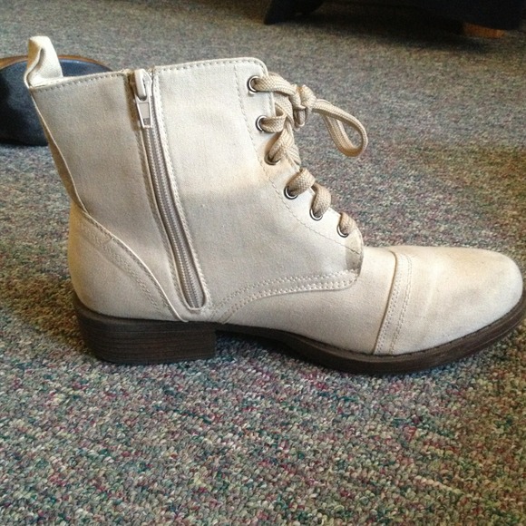 cream boots - Picture 3 of 4