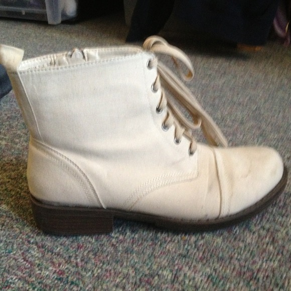 cream boots - Picture 4 of 4