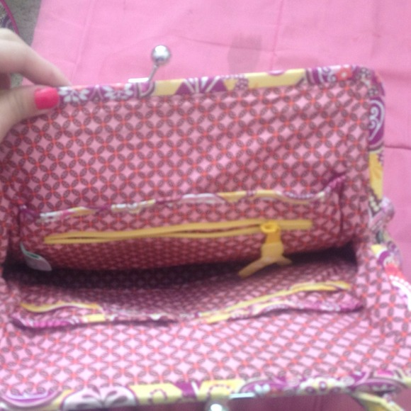 Vera Bradley handbag. - Picture 2 of 4
