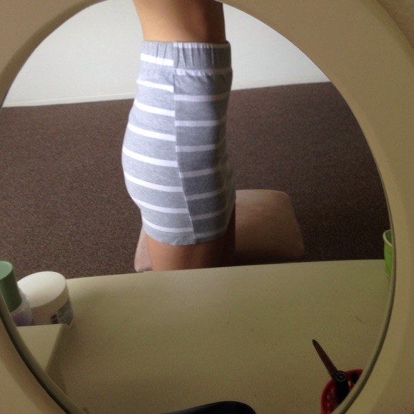 Foreign Exchange Striped Body Con Skirt Size Small - Picture 4 of 4