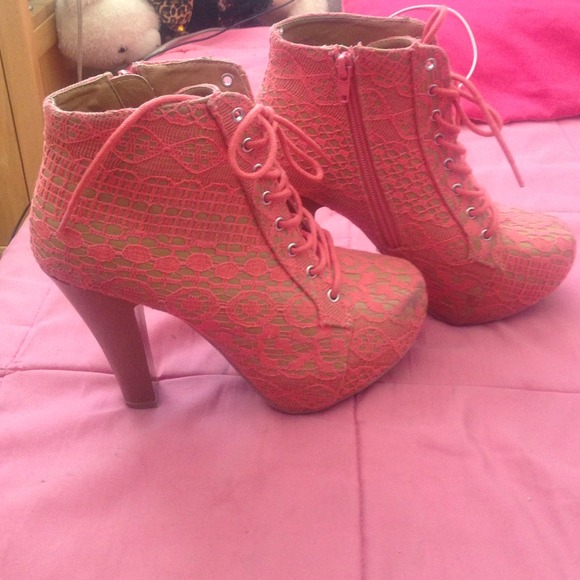 Charlotte Russe heels/boots - Picture 2 of 4