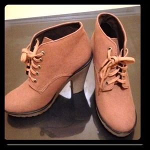 New Nude booties/ hollister tank bundle