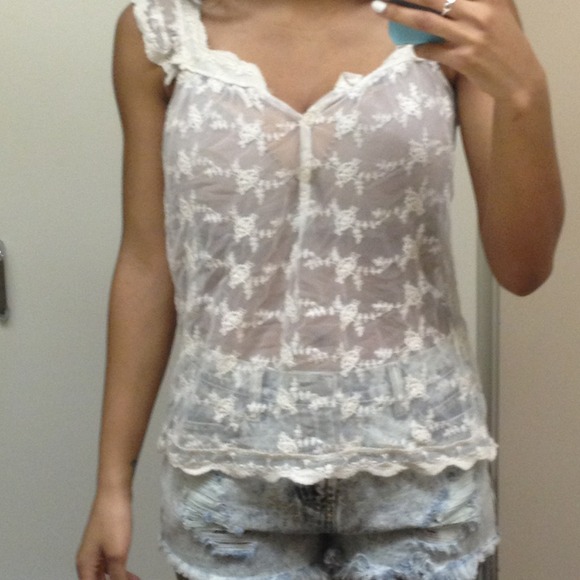 floral top! - Picture 2 of 4