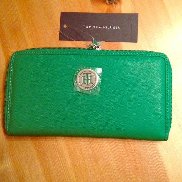 ---SOLD---Tommy Hilfiger Saffiano Wallet - Picture 1 of 1