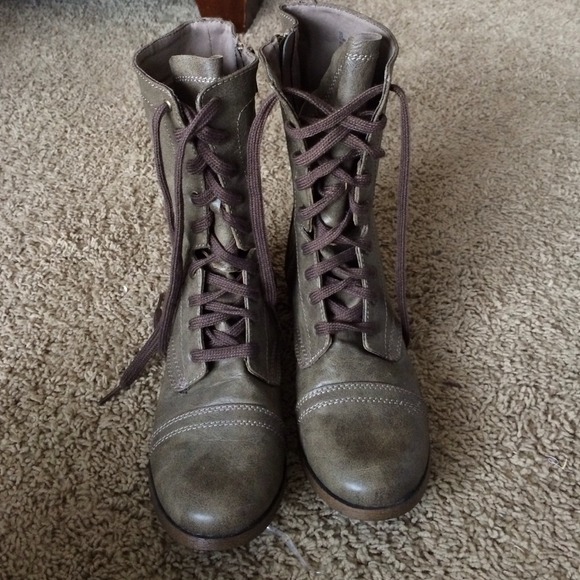Combat boots