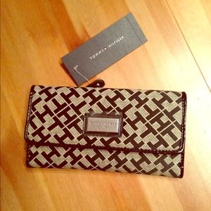 ---SOLD---Tommy Hilfiger Checkbook Wallet