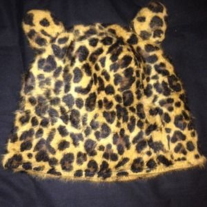 ✨Price Lowered✨ Leopard hat