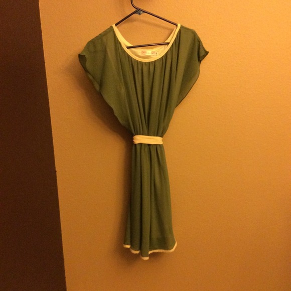 Super cute dress , would be great for spring !!