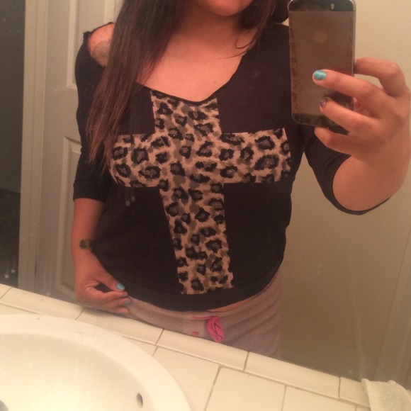 Cheetah cross off the shoulder