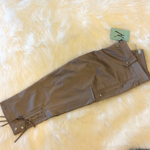 SEXY 💋 Marciano Cropped Pants NWT - Picture 2 of 8